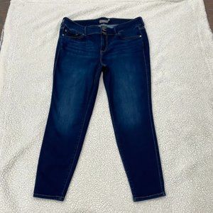 Jegging Skinny Super Soft High-Rise Jean In color Dark Moon.